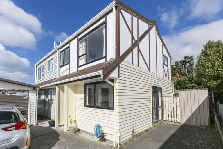 Photo of property in 200f6 Onepu Road, Lyall Bay, Wellington, 6022