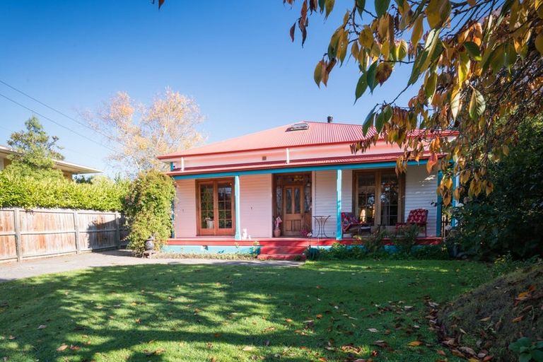 Photo of property in 33 Norwood Street, Beckenham, Christchurch, 8023