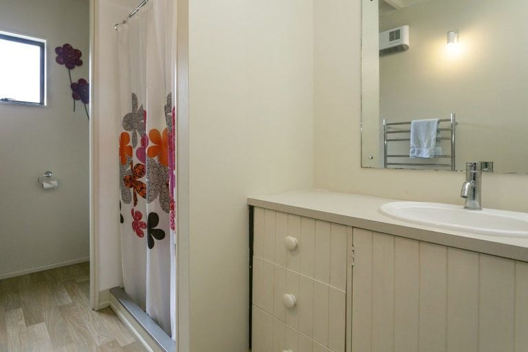 Photo of property in 5 Kahotea Drive, Motuoapa, 3382