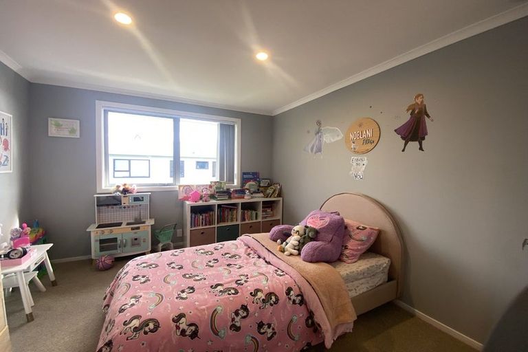 Photo of property in 61 Ruskin Road, Newlands, Wellington, 6037