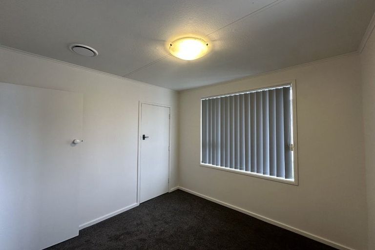 Photo of property in 8 Dennis Road, Papatoetoe, Auckland, 2025