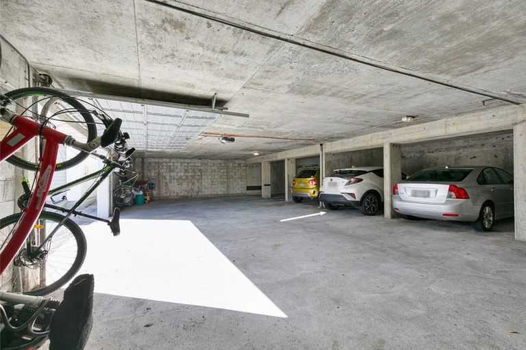 Photo of property in Gateway Apartments, 19 Maida Vale Road, Roseneath, Wellington, 6011