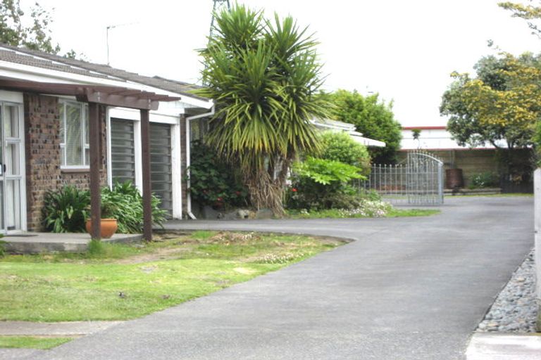 Photo of property in 2/89 Manuroa Road, Takanini, 2112