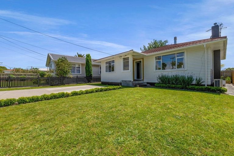 Photo of property in 33 Turakina Street, Merrilands, New Plymouth, 4312