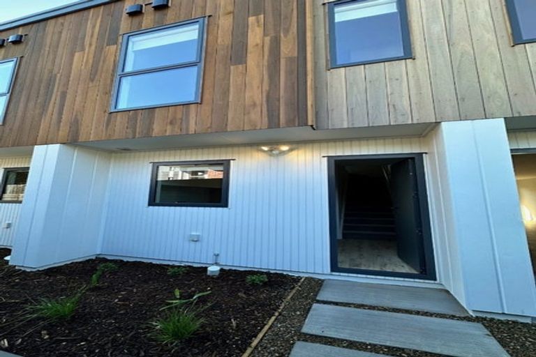 Photo of property in 6/40 Waiparaheka Drive, Wainui, 0932