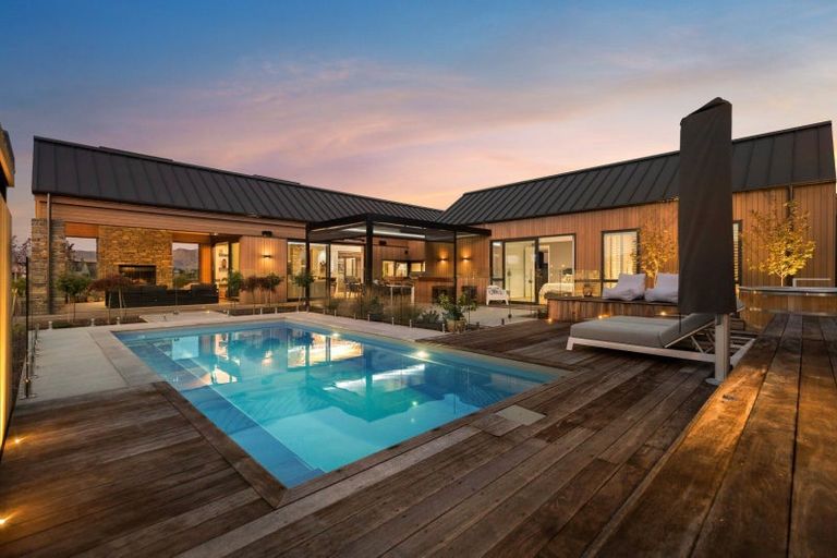 Photo of property in 14 Deans Drive, Wanaka, 9305