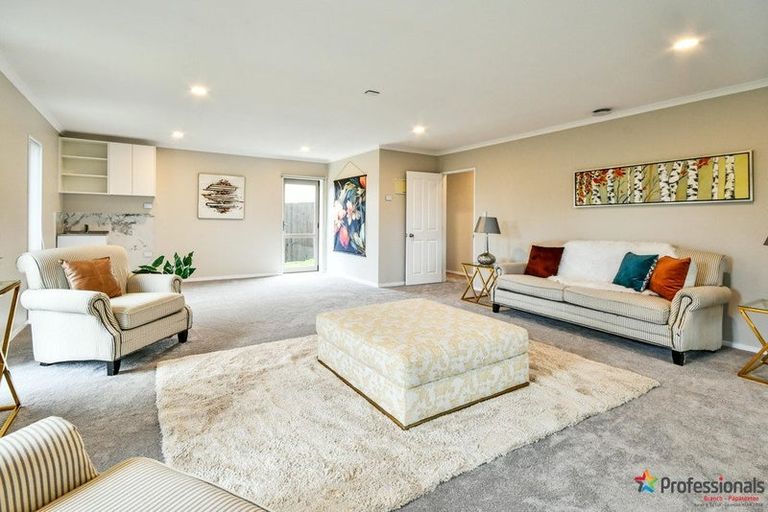 Photo of property in 18 Staten Place, Mangere, Auckland, 2022