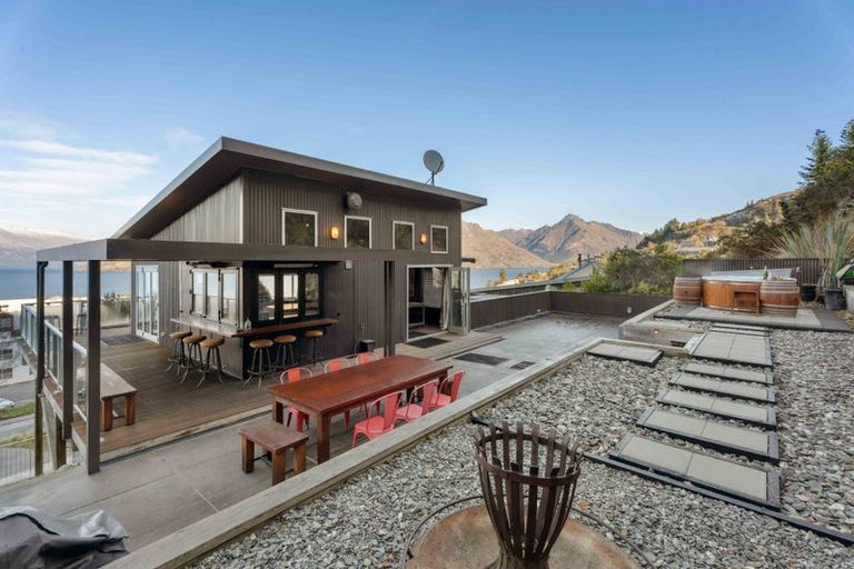 Photo of property in 16b Sainsbury Road, Fernhill, Queenstown, 9300