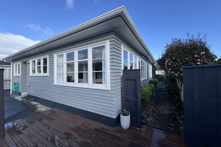 Photo of property in 10 Purser Grove, Fairfield, Lower Hutt, 5011