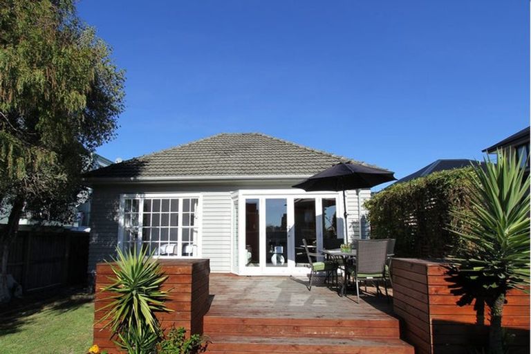Photo of property in 11 George Street, Riccarton, Christchurch, 8041