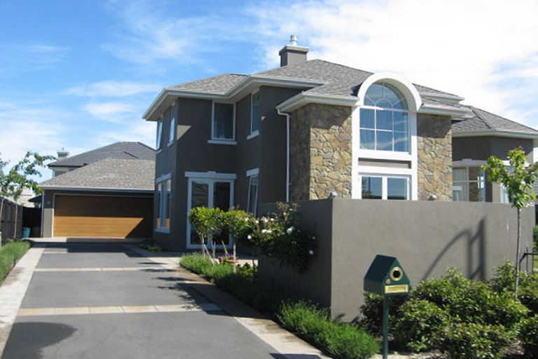 Photo of property in 6 Riverbank Road, Northwood, Christchurch, 8051