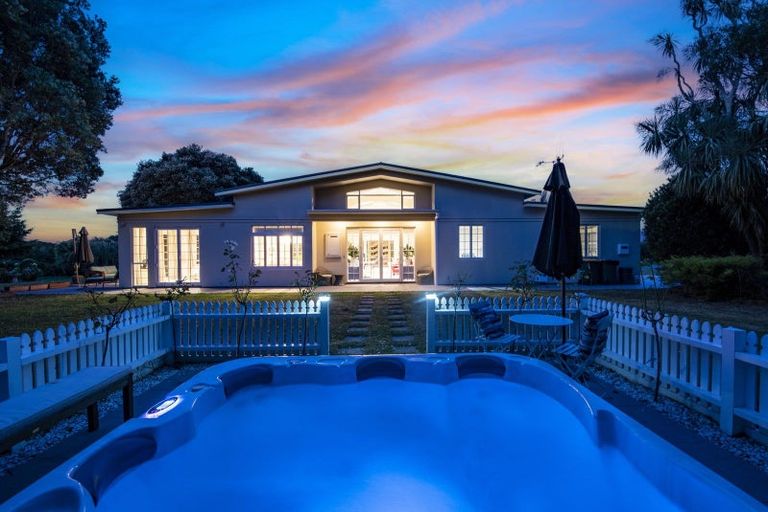 Photo of property in 15 Tarahunga Road, Levin, 5571