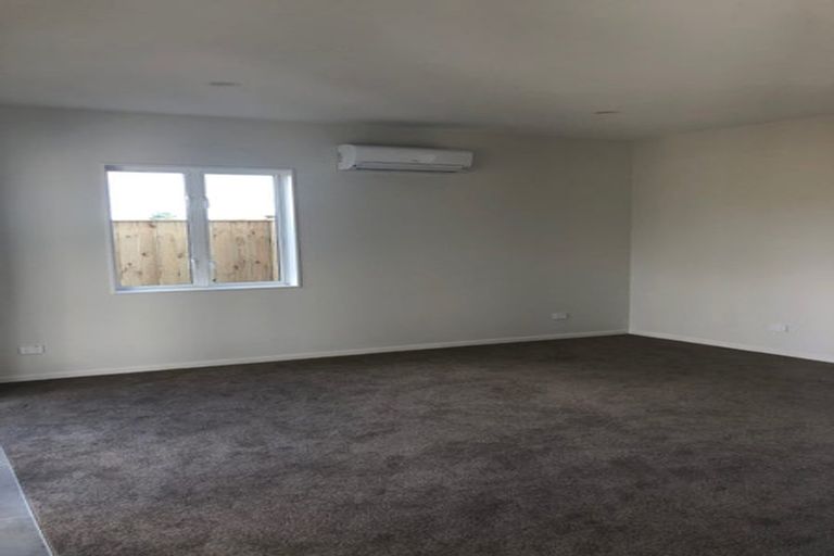 Photo of property in 2 Riroriro Close, Papakura, 2110