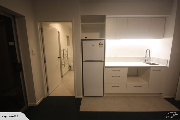 Photo of property in 3/104 East Coast Road, Forrest Hill, Auckland, 0620