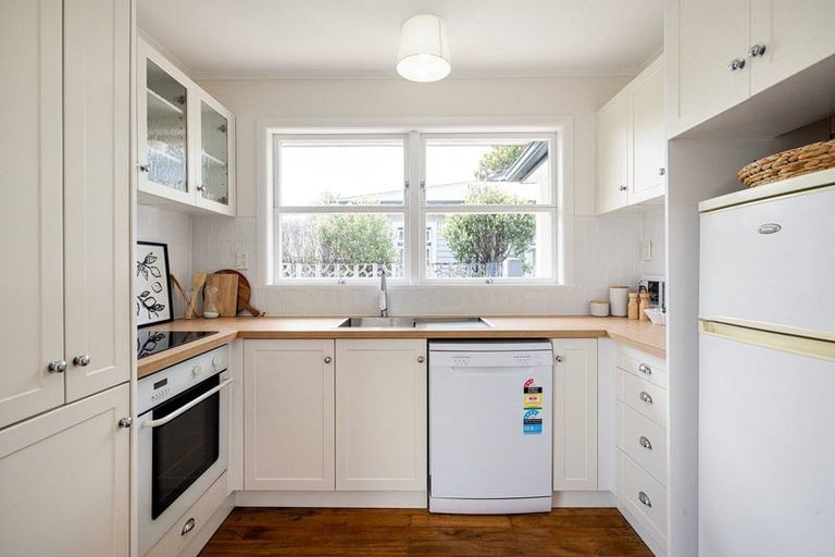 Photo of property in 30 Queen Street, Cambridge, 3434