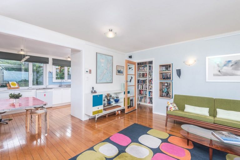 Photo of property in 9 Ruskin Road, Newlands, Wellington, 6037