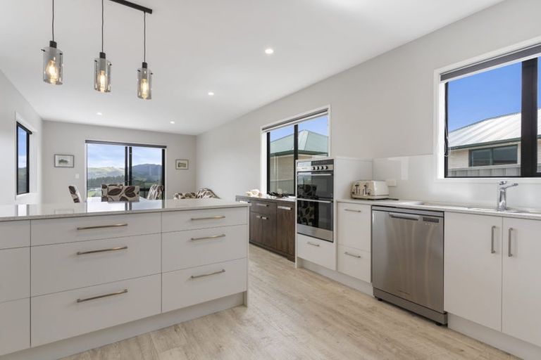 Photo of property in 21 Manatu Close, Whangamata, 3691