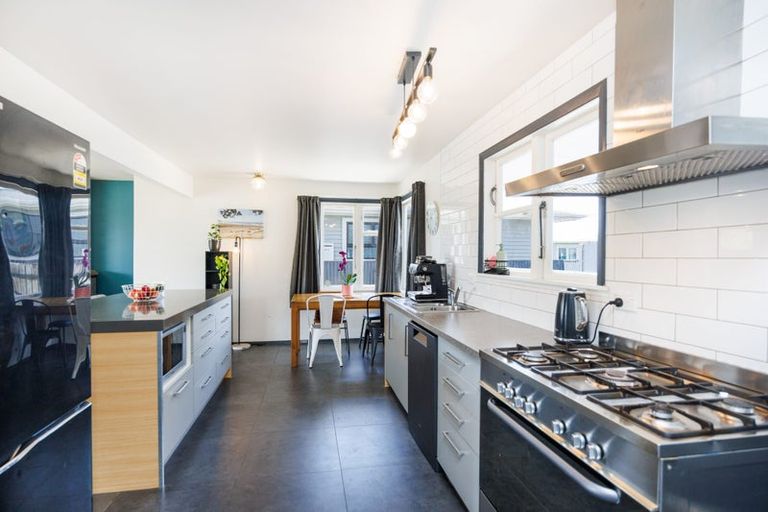 Photo of property in 18 Somerset Crescent, Highbury, Palmerston North, 4412