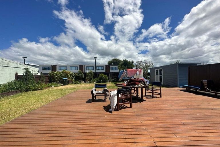 Photo of property in 80 Flanshaw Road, Te Atatu South, Auckland, 0610