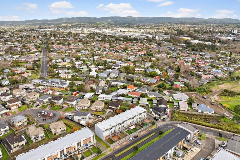 Photo of property in 73 Bordeaux Parade, Te Atatu South, Auckland, 0610