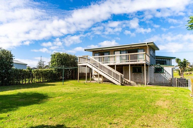 Photo of property in 4 Sea View Road, Baylys Beach, Dargaville, 0377
