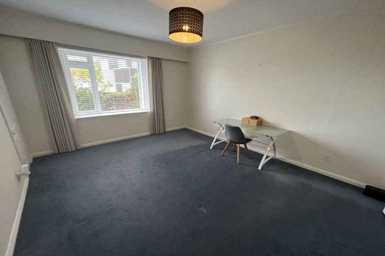 Photo of property in 162 Sutherland Road, Lyall Bay, Wellington, 6022