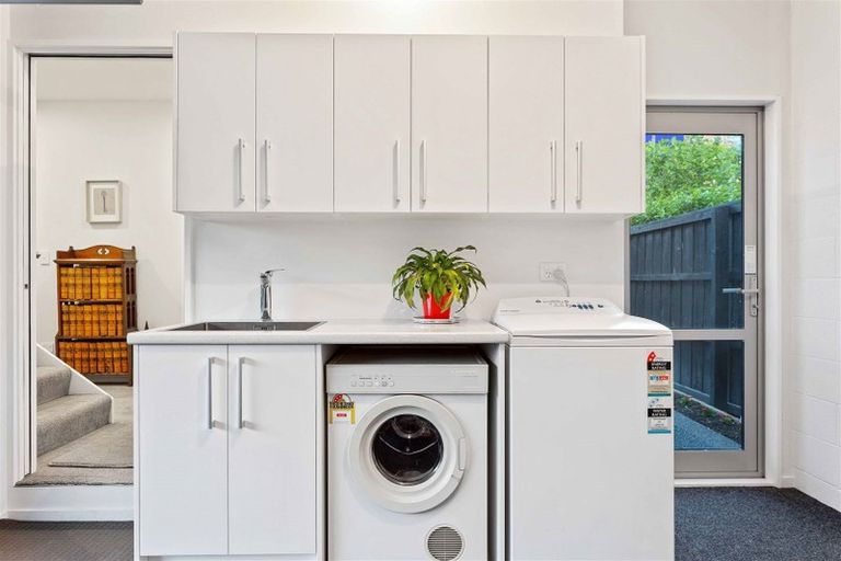 Photo of property in 64 Merivale Lane, Merivale, Christchurch, 8014