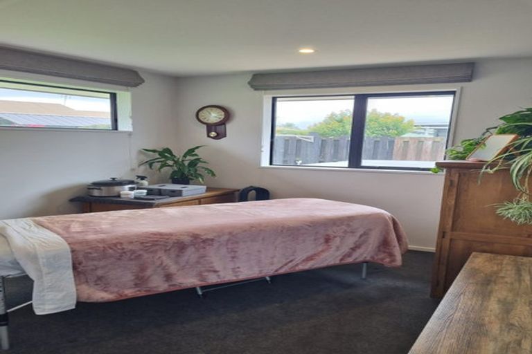 Photo of property in 33 Seadown Crescent, Amberley, 7410