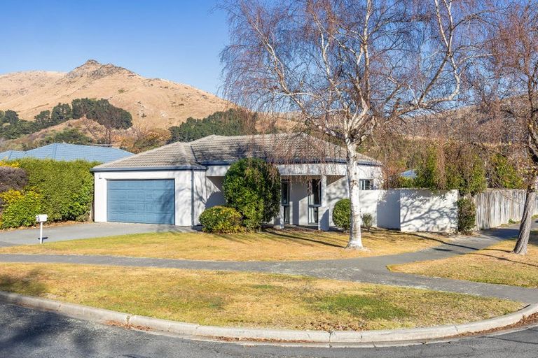 Photo of property in 2 Wendy Place, Heathcote Valley, Christchurch, 8022