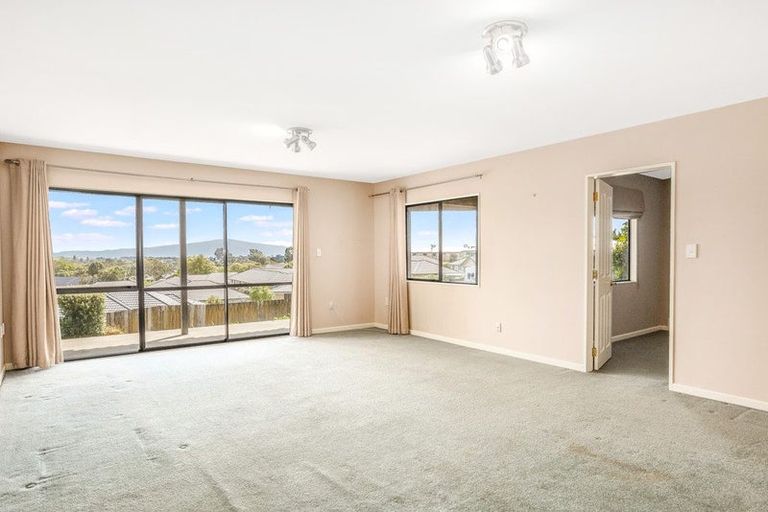 Photo of property in 54 Kakariki Grove, Waikanae, 5036