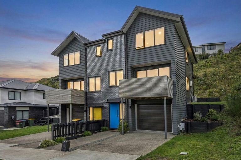 Photo of property in 15 Holystone Road, Whitby, Porirua, 5024