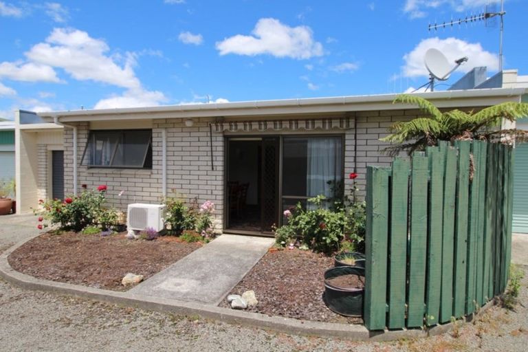 Photo of property in 2/10 Oxford Street, Marton, 4710