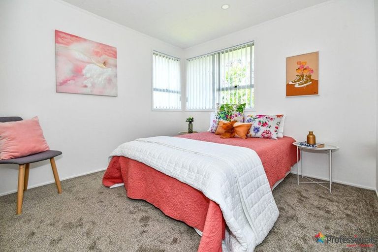 Photo of property in 2 Serrano Place, Clover Park, Auckland, 2023