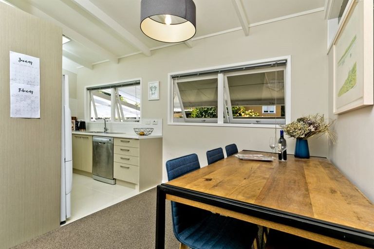 Photo of property in 7 Porter Avenue, Te Atatu South, Auckland, 0610