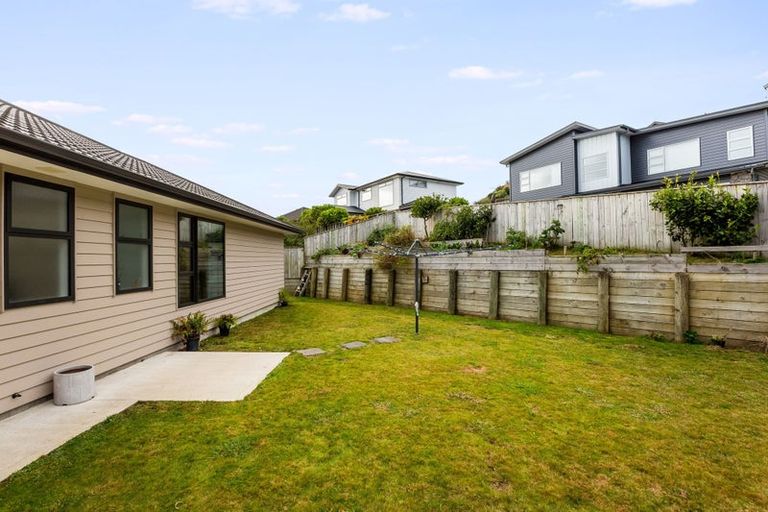 Photo of property in 5 Waitaria Terrace, Aotea, Porirua, 5024