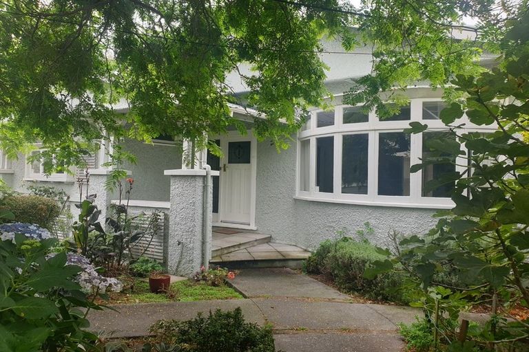 Photo of property in 122 The Parade, Island Bay, Wellington, 6023