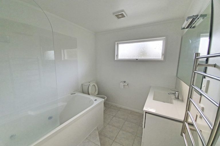 Photo of property in 488 Don Buck Road, Massey, Auckland, 0614