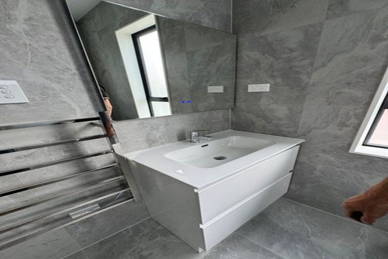 Photo of property in 1d Zion Road, Birkenhead, Auckland, 0626