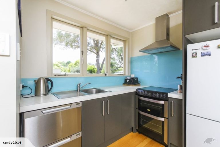 Photo of property in 12 Lucinda Place, Glen Eden, Auckland, 0602