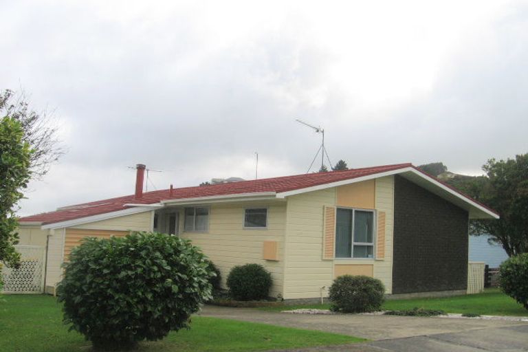 Photo of property in 49 Hicks Close, Whitby, Porirua, 5024
