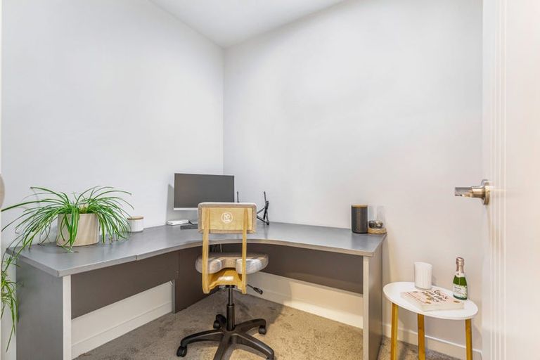 Photo of property in 5/3 Beach Road, Te Atatu Peninsula, 0610