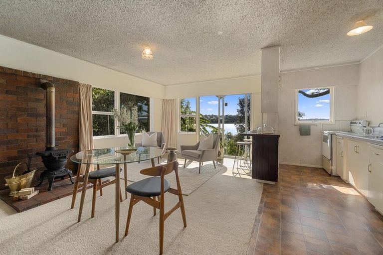 Photo of property in 5 Chapman Road, Te Atatu Peninsula, Auckland, 0610