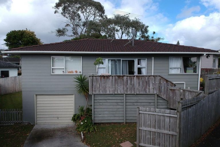 Photo of property in 66 Reynella Drive, Massey, Auckland, 0614