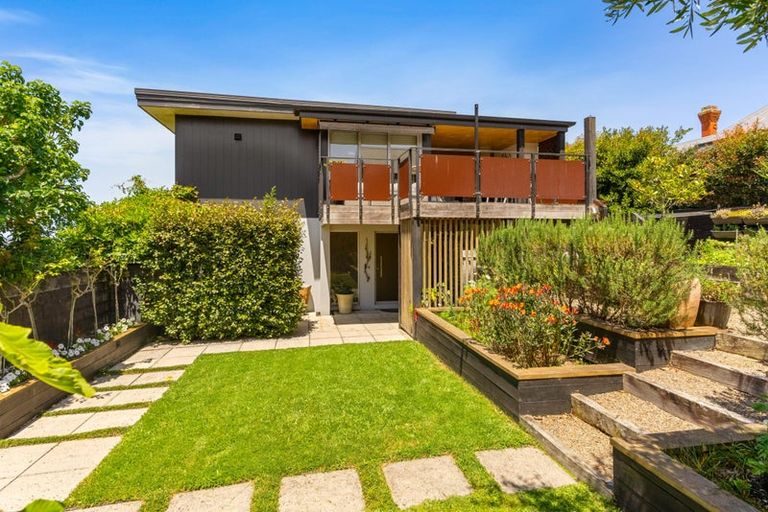 Photo of property in 38 Hinemoa Street, Birkenhead, Auckland, 0626