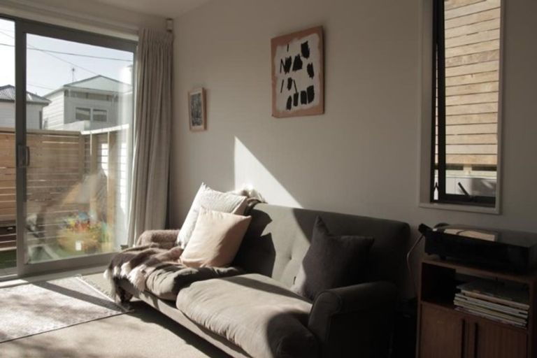 Photo of property in 24u7 Princess Terrace, Newtown, Wellington, 6021