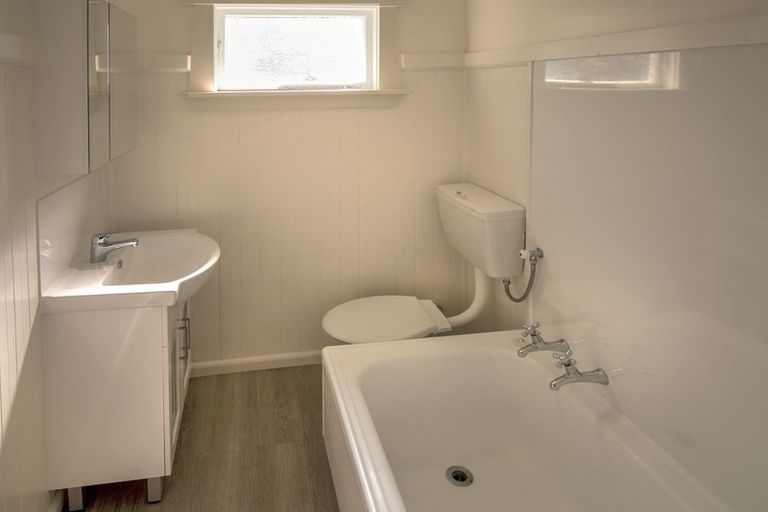 Photo of property in 92 Mackworth Street, Woolston, Christchurch, 8062