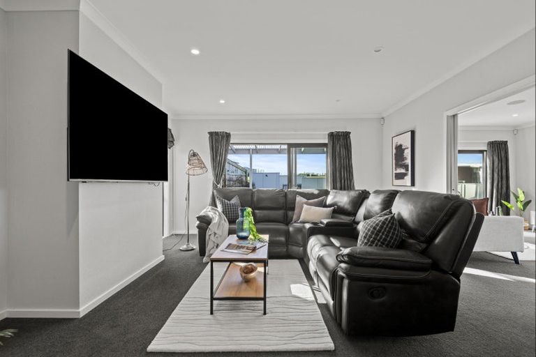 Photo of property in 1 Vaucluse Heights, Fitzherbert, Palmerston North, 4410