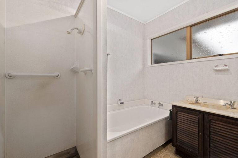 Photo of property in 2/1 Trelawny Place, Hillcrest, Auckland, 0627