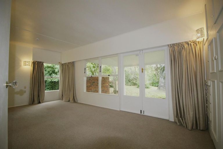 Photo of property in 208 Godley Road, Titirangi, Auckland, 0604