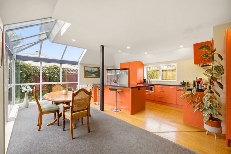 Photo of property in 2/122 Harewood Road, Papanui, Christchurch, 8053